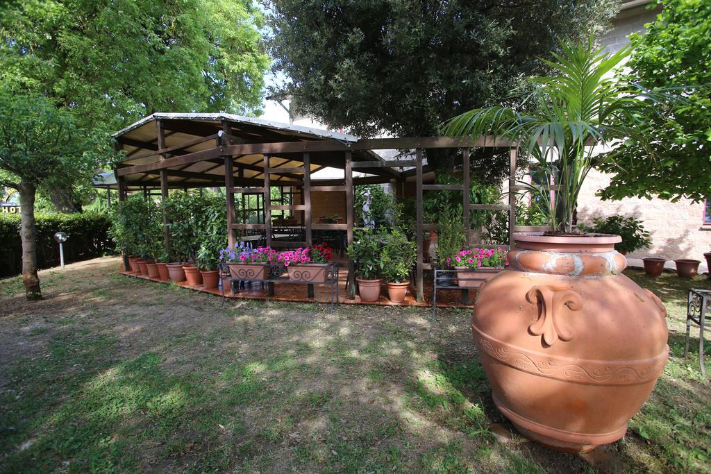 Hotel Ristorante Al Brunello Di Montalcino Exterior photo